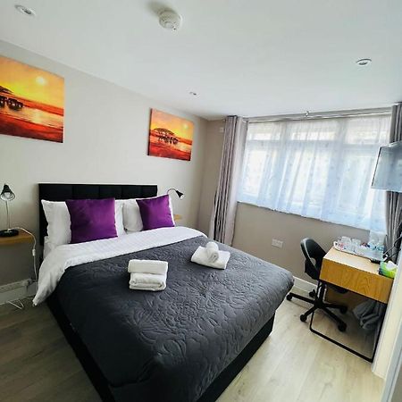 Indigo Suites Enfield Bagian luar foto