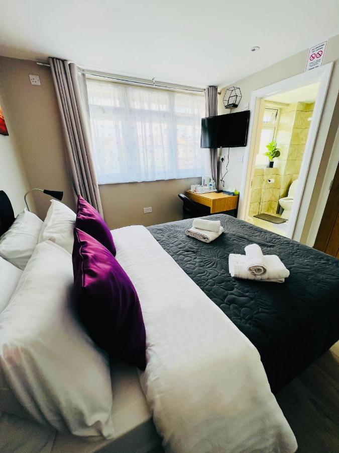 Indigo Suites Enfield Bagian luar foto