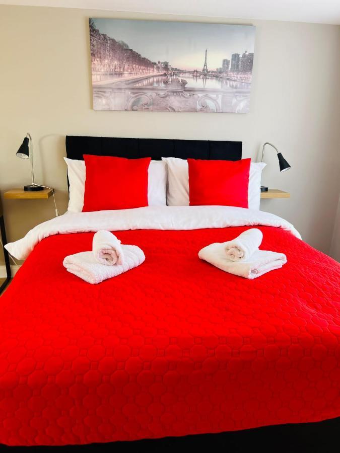 Indigo Suites Enfield Bagian luar foto