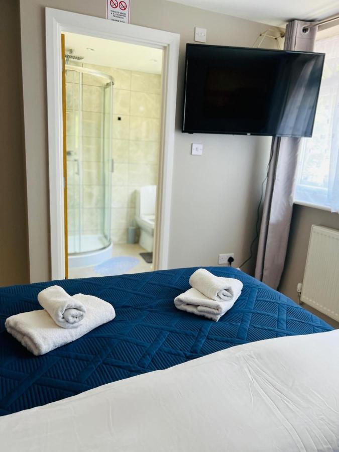 Indigo Suites Enfield Bagian luar foto