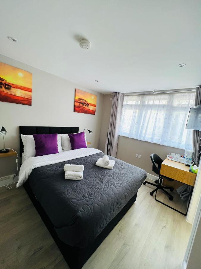 Indigo Suites Enfield Bagian luar foto