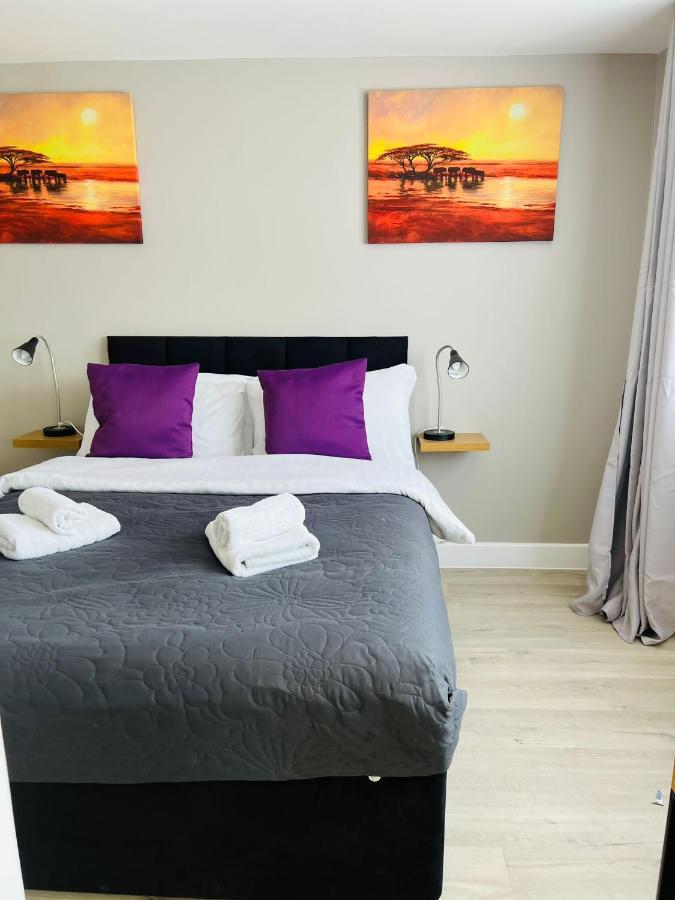 Indigo Suites Enfield Bagian luar foto