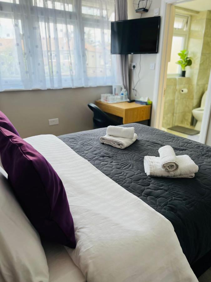 Indigo Suites Enfield Bagian luar foto