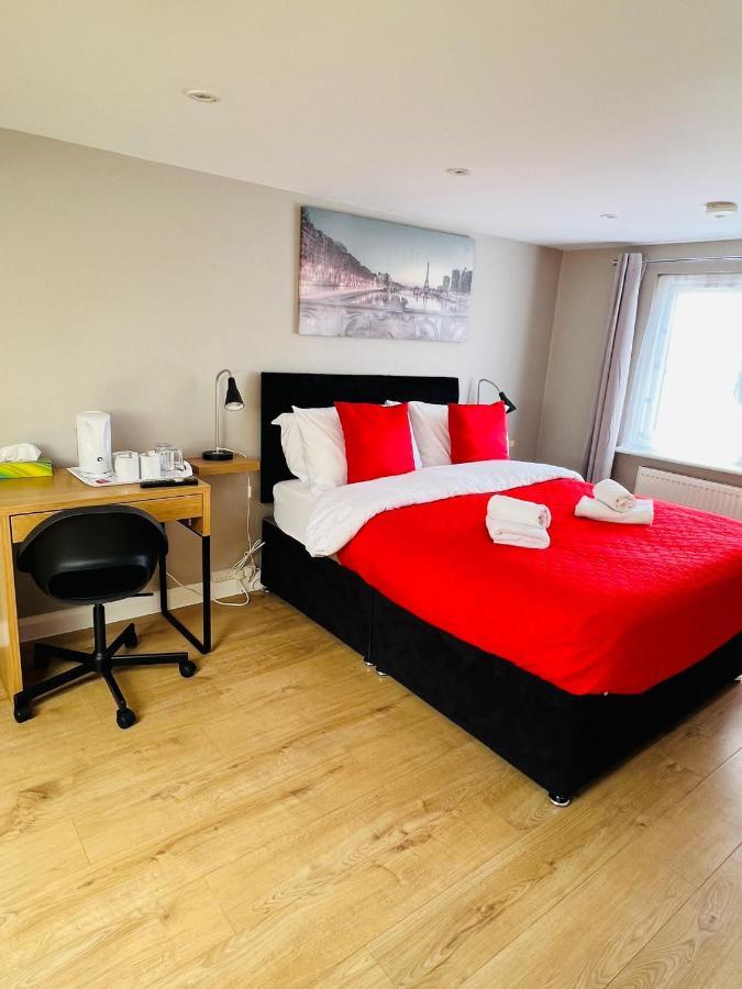 Indigo Suites Enfield Bagian luar foto