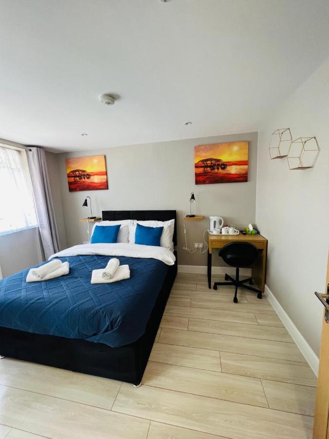 Indigo Suites Enfield Bagian luar foto